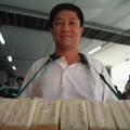 Miliarder Bangkrut Lalu Jadi Tukang Roti Pinggir Jalan