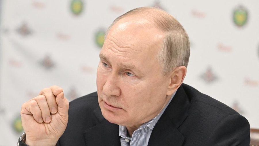 Russian President Vladimir Putin meets with service members, who were wounded in the course of a conflict in Ukraine, as he visits the A.A. Vishnevsky Central Military Clinical Hospital of Russia's Ministry of Defence on the outskirts of Moscow, Russia, January 1, 2024. Sputnik/Kristina Kormilitsyna/Pool via REUTERS ATTENTION EDITORS - THIS IMAGE WAS PROVIDED BY A THIRD PARTY.