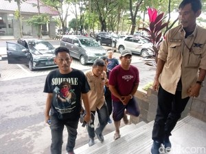 DPO Perusak Rumah Kades di Banyuasin Diringkus Kejati Sumsel