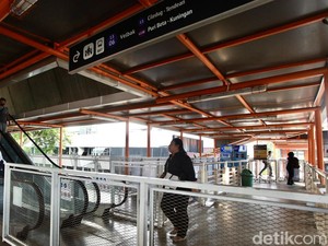 KRL Tanah Abang Cuma Sampai Kebayoran, Warga Bisa Naik TransJ Turun Velbak