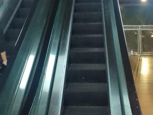 Eskalator Arah Turun Halte Velbak Mati, Suku Cadang Disebut Tiba Bulan Ini