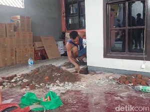 Warga Kota Probolinggo Heran Lantai Rumahnya Panas Berasap Tanpa Sebab