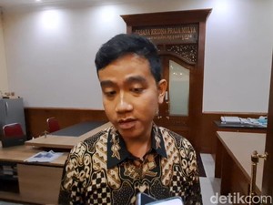 Minta Relawan Tak Lengah agar Survei Naik Lagi, Gibran: Doakan Pak Prabowo