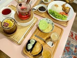 Jajan Simanis: Ngeteh Cantik dengan Jajan Pasar di Kafe Vintage