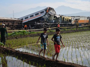 Tabrakan 2 Kereta di Bandung: Seluruh Penumpang KA Selamat, 4 Petugas KA Tewas