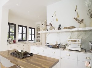 Tips Menata Dapur Warna Putih agar Tidak Kaku dan Cepat Kotor