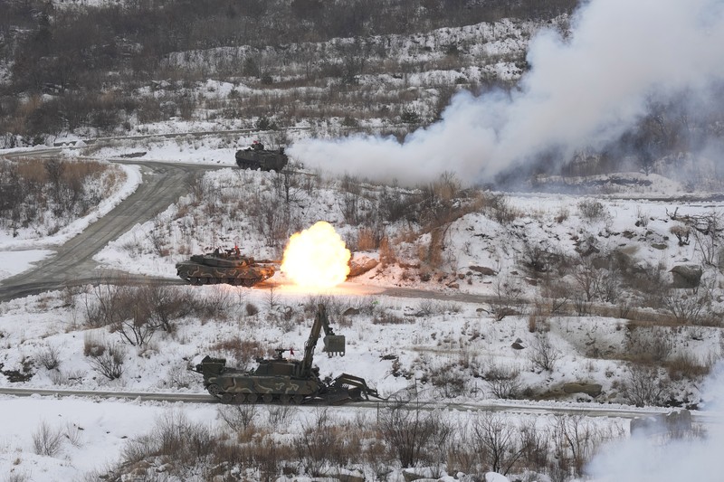 Militer Korea Selatan dan Amerika menggelar latihan tembak bersama. Mereka menampilkan lebih dari 100 peralatan militer seperti tank K1A2 Korea Selatan dan jet A-10 Amerika. (AP Photo/Lee Jin-man) Militer Korea Selatan dan Amerika menggelar latihan tembak bersama. Mereka menampilkan lebih dari 100 peralatan militer seperti tank K1A2 Korea Selatan dan jet A-10 Amerika. (AP Photo/Lee Jin-man)