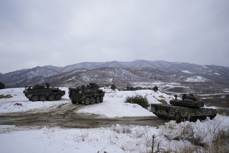 Militer Korea Selatan dan Amerika menggelar latihan tembak bersama. Mereka menampilkan lebih dari 100 peralatan militer seperti tank K1A2 Korea Selatan dan jet A-10 Amerika. (AP Photo/Lee Jin-man) Militer Korea Selatan dan Amerika menggelar latihan tembak bersama. Mereka menampilkan lebih dari 100 peralatan militer seperti tank K1A2 Korea Selatan dan jet A-10 Amerika. (AP Photo/Lee Jin-man)