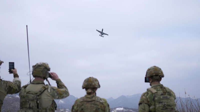 Militer Korea Selatan dan Amerika menggelar latihan tembak bersama. Mereka menampilkan lebih dari 100 peralatan militer seperti tank K1A2 Korea Selatan dan jet A-10 Amerika. (AP Photo/Lee Jin-man)