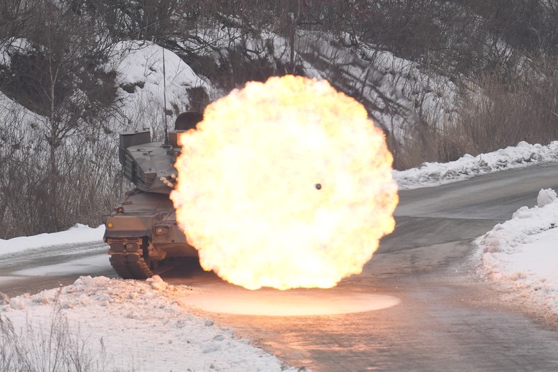 Militer Korea Selatan dan Amerika menggelar latihan tembak bersama. Mereka menampilkan lebih dari 100 peralatan militer seperti tank K1A2 Korea Selatan dan jet A-10 Amerika. (AP Photo/Lee Jin-man) Militer Korea Selatan dan Amerika menggelar latihan tembak bersama. Mereka menampilkan lebih dari 100 peralatan militer seperti tank K1A2 Korea Selatan dan jet A-10 Amerika. (AP Photo/Lee Jin-man)