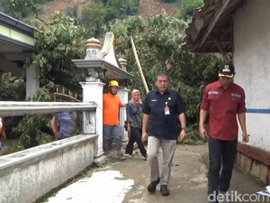 Dampak Gunung Anaga Longsor, 1.194 Warga Purwakarta Mengungsi