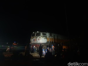 Semua Gerbong KA Turangga Selesai Dievakuasi ke Stasiun Cicalengka