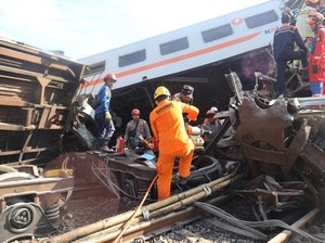 Cerita Warga soal Detik-detik KA Turangga Tabrakan dengan KA Bandung Raya