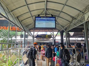 KA Turangga Adu Banteng di Bandung Bawa 230 Penumpang dari Stasiun Gubeng