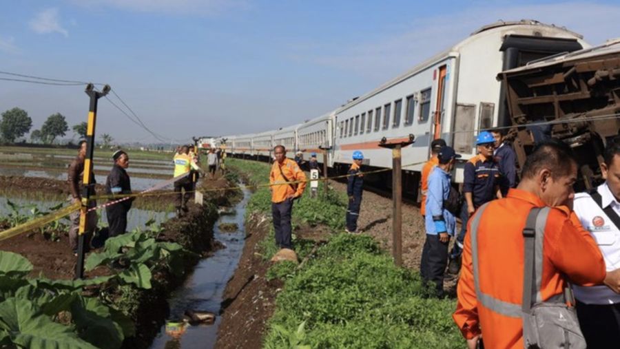 Tabrakan kereta antara kereta lokal Commuter Line Bandung Raya dengan KA Turangga. (Ist Basarnas)