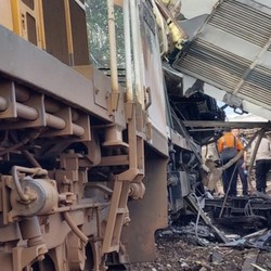 Masinis KA Bandung Raya Tewas dalam Tabrakan dengan KA Turangga