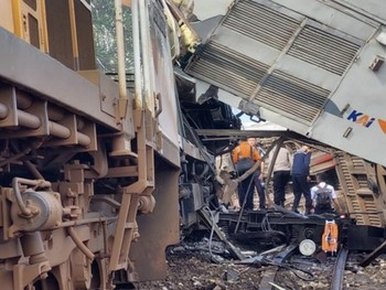 Potret Terkini Tabrakan Kereta Turangga vs Bandung Raya, Gerbong Remuk