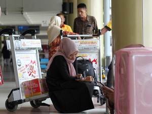 Setelah 18 Jam, Bandara Minangkabau Kembali Dibuka meski Marapi Tetap Erupsi