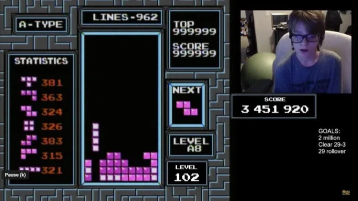 Willis Gibson, manusia pertama yang berhasil main game Tetris hingga tamat.