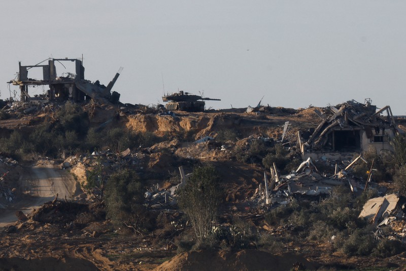 Israel dan Hizbullah saling baku tembak di perbatasan Lebanon di tengah kekhawatiran akan meluasnya perang di Gaza. (REUTERS/Amir Cohen) Israel dan Hizbullah saling baku tembak di perbatasan Lebanon di tengah kekhawatiran akan meluasnya perang di Gaza. (REUTERS/Amir Cohen)