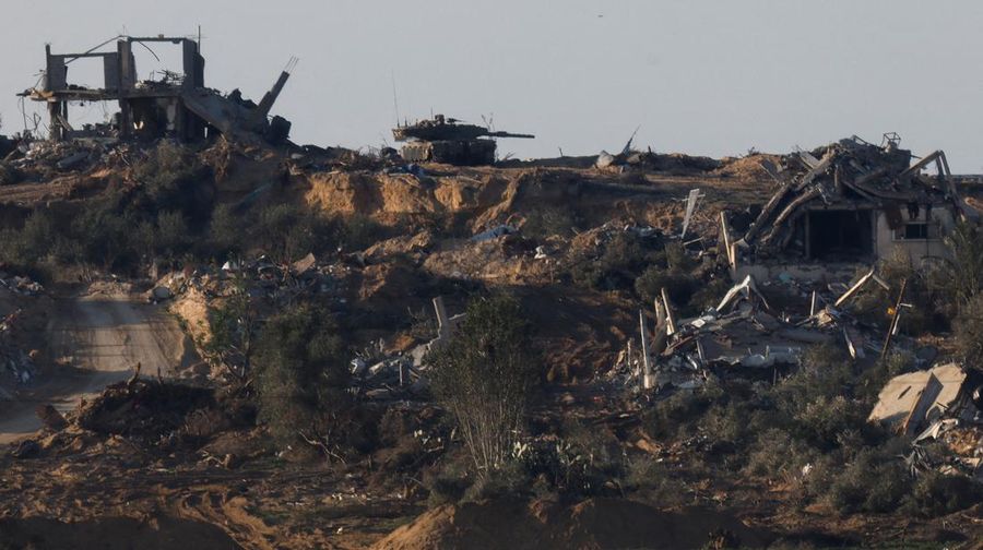 Israel dan Hizbullah saling baku tembak di perbatasan Lebanon di tengah kekhawatiran akan meluasnya perang di Gaza. (REUTERS/Amir Cohen)