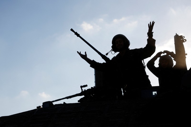 Israel dan Hizbullah saling baku tembak di perbatasan Lebanon di tengah kekhawatiran akan meluasnya perang di Gaza. (REUTERS/Amir Cohen) Israel dan Hizbullah saling baku tembak di perbatasan Lebanon di tengah kekhawatiran akan meluasnya perang di Gaza. (REUTERS/Amir Cohen)