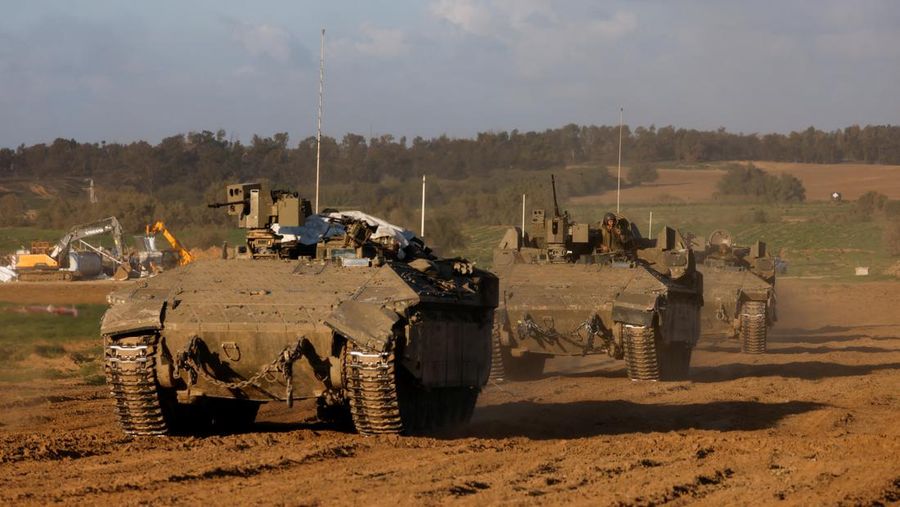 Israel dan Hizbullah saling baku tembak di perbatasan Lebanon di tengah kekhawatiran akan meluasnya perang di Gaza. (REUTERS/Amir Cohen)