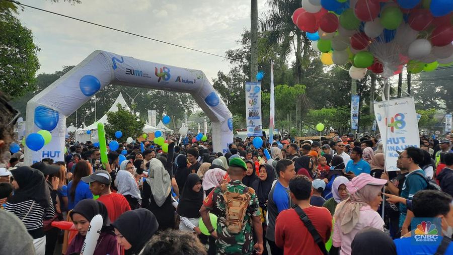 Jalan Santai HUT Inalum ke 48, di Lapangan Utama Tanjung Gading, Sei Suka, Batu Bara, Sumatera Selatan. Sabtu (6/1/2023). (CNBC Indonesia/Firda Dwi Muliawati)