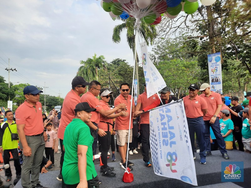 Jalan Santai HUT Inalum ke 48, di Lapangan Utama Tanjung Gading, Sei Suka, Batu Bara, Sumatera Selatan. Sabtu (6/1/2023). (CNBC Indonesia/Firda Dwi Muliawati) Jalan Santai HUT Inalum ke 48, di Lapangan Utama Tanjung Gading, Sei Suka, Batu Bara, Sumatera Selatan. Sabtu (6/1/2023). (CNBC Indonesia/Firda Dwi Muliawati)