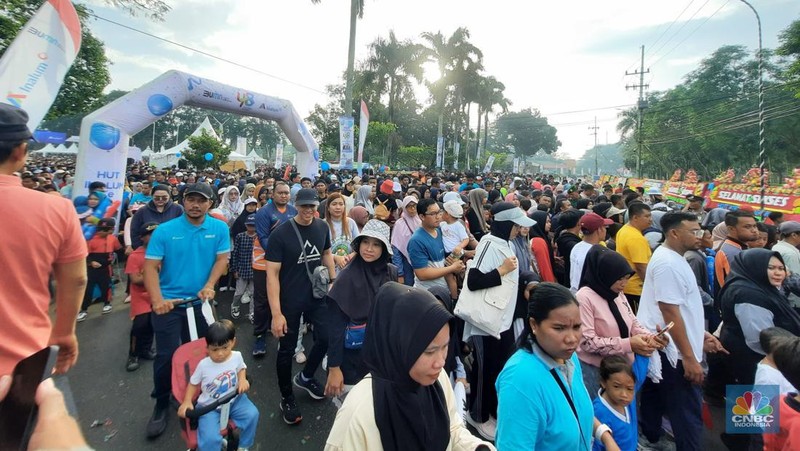 Jalan Santai HUT Inalum ke 48, di Lapangan Utama Tanjung Gading, Sei Suka, Batu Bara, Sumatera Selatan. Sabtu (6/1/2023). (CNBC Indonesia/Firda Dwi Muliawati)