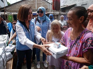 Laskar Prabowo 08 Bagikan Ribuan Paket Makanan 4 Sehat 5 Sempurna
