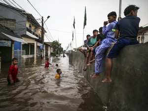 Dinsos Tangsel Buka Suara soal Bansos Kedaluwarsa Diberikan ke Korban Banjir