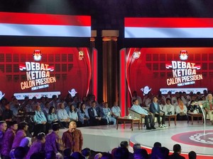 AHY Duduk di Belakang Prabowo-Gibran saat Debat Ketiga Pilpres 2024