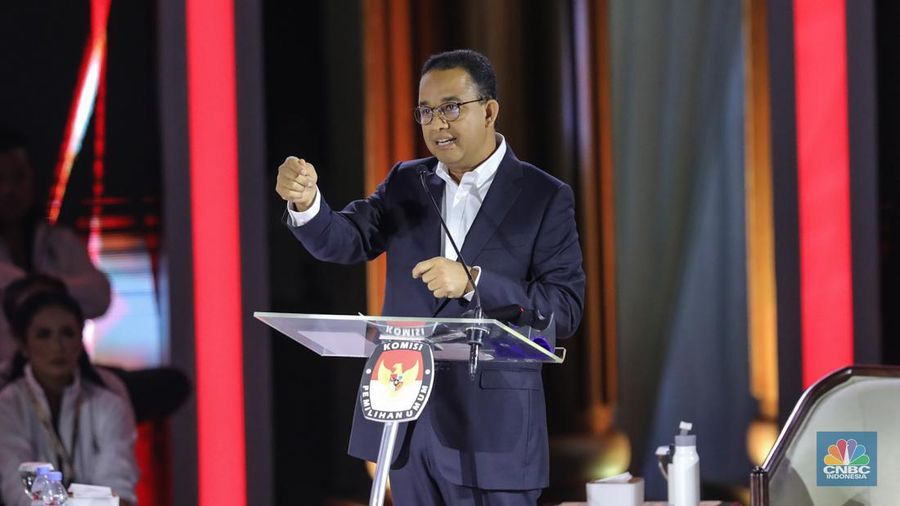 Bakal calon Presiden (Capres) Anies Baswedan nomor urut 1, saat menyampaikan visi dan misi dalam debat ketiga yang digelar di Istora Senayan, kompleks Gelora Bung Karno (GBK) pada Minggu (7/1/2024). (CNBC Indonesia/Faisal Rahman)
