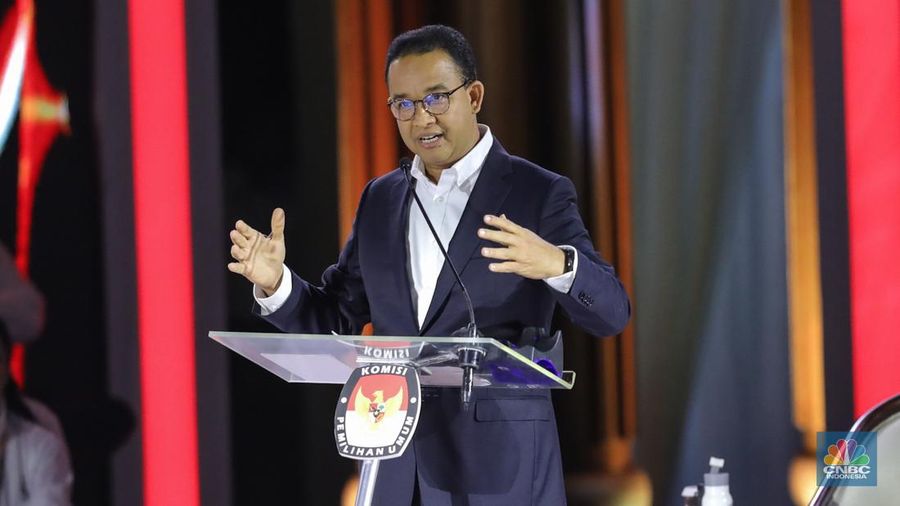 Bakal calon Presiden (Capres) Anies Baswedan nomor urut 1, saat menyampaikan visi dan misi dalam debat ketiga yang digelar di Istora Senayan, kompleks Gelora Bung Karno (GBK) pada Minggu (7/1/2024). (CNBC Indonesia/Faisal Rahman)