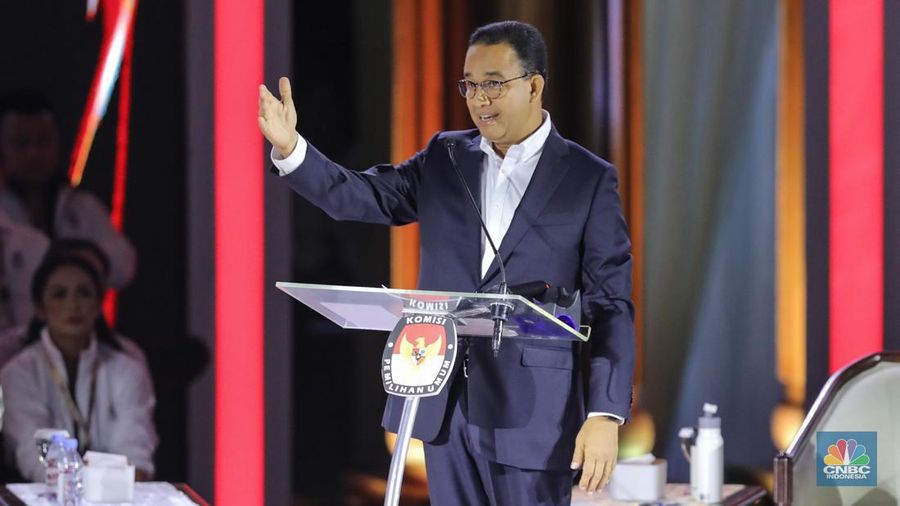 Bakal calon Presiden (Capres) Anies Baswedan nomor urut 1, saat menyampaikan visi dan misi dalam debat ketiga yang digelar di Istora Senayan, kompleks Gelora Bung Karno (GBK) pada Minggu (7/1/2024). (վ/Faisal Rahman)