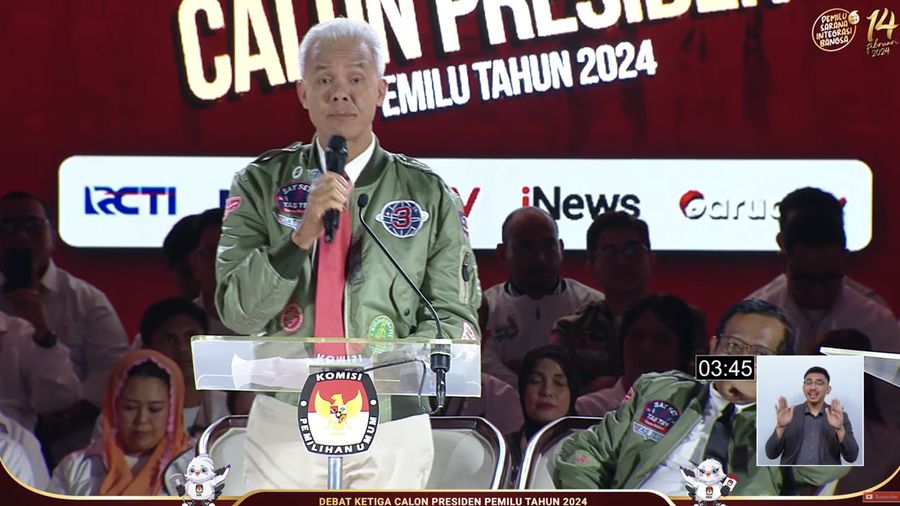 Bakal calon Presiden (Capres) Ganjar Pranowo nomor urut 3, saat menyampaikan visi dan misi dalam debat ketiga yang digelar di Istora Senayan, kompleks Gelora Bung Karno (GBK) pada Minggu (7/1/2024). (Tangkapan layar Youtube KPU RI) Bakal calon Presiden (Capres) Ganjar Pranowo nomor urut 3, saat menyampaikan visi dan misi dalam debat ketiga yang digelar di Istora Senayan, kompleks Gelora Bung Karno (GBK) pada Minggu (7/1/2024). (Tangkapan layar Youtube KPU RI)