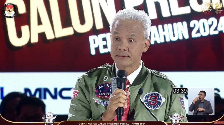 Bakal calon Presiden (Capres) Ganjar Pranowo nomor urut 3, saat menyampaikan visi dan misi dalam debat ketiga yang digelar di Istora Senayan, kompleks Gelora Bung Karno (GBK) pada Minggu (7/1/2024). (Tangkapan layar Youtube KPU RI)