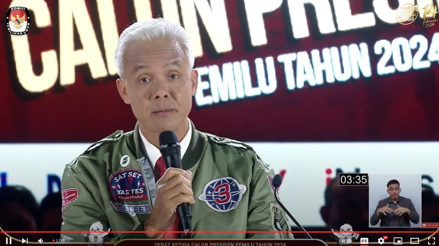 Bakal calon Presiden (Capres) Ganjar Pranowo nomor urut 3, saat menyampaikan visi dan misi dalam debat ketiga yang digelar di Istora Senayan, kompleks Gelora Bung Karno (GBK) pada Minggu (7/1/2024). (Tangkapam layar Youtube KPU RI) Bakal calon Presiden (Capres) Ganjar Pranowo nomor urut 3, saat menyampaikan visi dan misi dalam debat ketiga yang digelar di Istora Senayan, kompleks Gelora Bung Karno (GBK) pada Minggu (7/1/2024). (Tangkapan layar Youtube KPU RI)