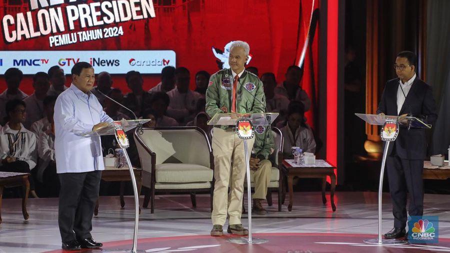 Bakal calon Presiden (Capres) Prabowo Subianto nomor urut 2, saat menyampaikan visi dan misi dalam debat ketiga yang digelar di Istora Senayan, kompleks Gelora Bung Karno (GBK) pada Minggu (7/1/2024). (CNBC Indonesia/Faisal Rahman)