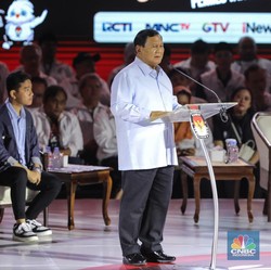 Ditanya Ganjar, Ini Penjelasan Prabowo Beli Pesawat Bekas