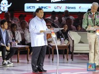 Ditanya Ganjar, Ini Penjelasan Prabowo Beli Pesawat Bekas