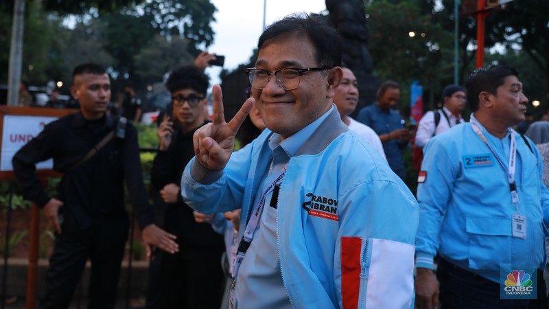 Pengacara Hotman Paris pendukung Capres No urut 2, Prabowo- Gibran saat tiba di Istora Senayan, Jakarta, Minggu, (7/1). (CNBC Indonesia/Muhammad Sabki) Pengacara Hotman Paris pendukung Capres No urut 2, Prabowo- Gibran saat tiba di Istora Senayan, Jakarta, Minggu, (7/1). (CNBC Indonesia/Muhammad Sabki)