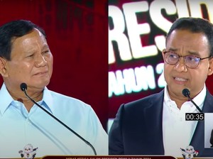 Kala Prabowo Gelengkan Kepala ke Anies yang Singgung Alutsista Bekas