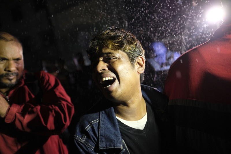 Sebanyak empat orang tewas dalam dugaan pembakaran kereta penumpang di Bangladesh, menjelang pemilihan umum perdana menteri pada Minggu (7/1) waktu setempat. (REUTERS/MOHAMMAD PONIR HOSSAIN) Sebanyak empat orang tewas dalam dugaan pembakaran kereta penumpang di Bangladesh, menjelang pemilihan umum perdana menteri pada Minggu (7/1) waktu setempat. (REUTERS/MOHAMMAD PONIR HOSSAIN)