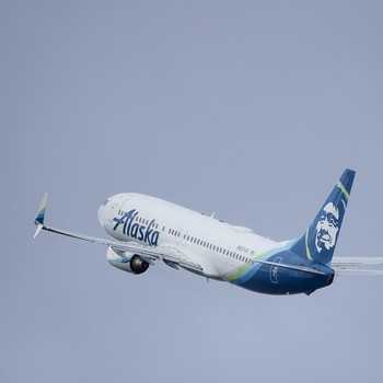 Detik-detik Jendela Pesawat Boeing 737 MAX 9 Copot Saat Terbang
