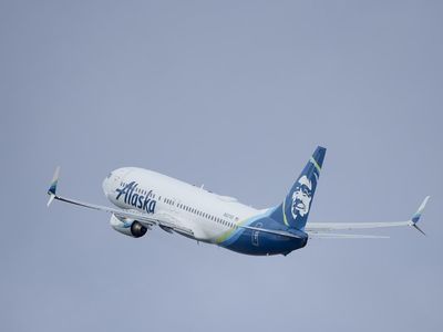 Ratusan Penerbangan Mendadak Batal, Sistem Maskapai Lumpuh Total