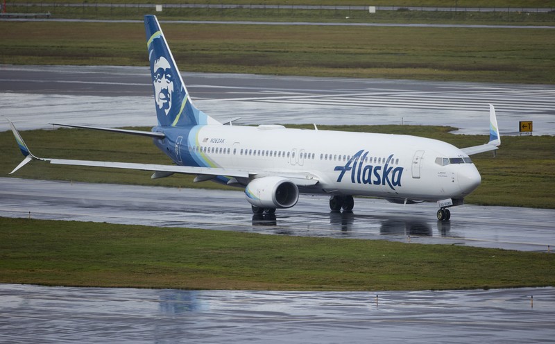 Maskapai penerbangan Amerika Serikat (AS) Alaska Airlines mengandangkan seluruh armada Boeing 737 Max 9 menyusul insiden pada salah satu unitnya. (AP Photo/Craig Mitchelldyer) Maskapai penerbangan Amerika Serikat (AS) Alaska Airlines mengandangkan seluruh armada Boeing 737 Max 9 menyusul insiden pada salah satu unitnya. (AP Photo/Craig Mitchelldyer)