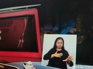 Aksi Seru Juru Bahasa Isyarat Debat Capres, Netizen: Mood Banget!