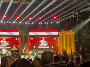 Pendukung Ganjar Acungkan 3 Jari saat Debat, TPN Soroti Aksi Grace Natalie
